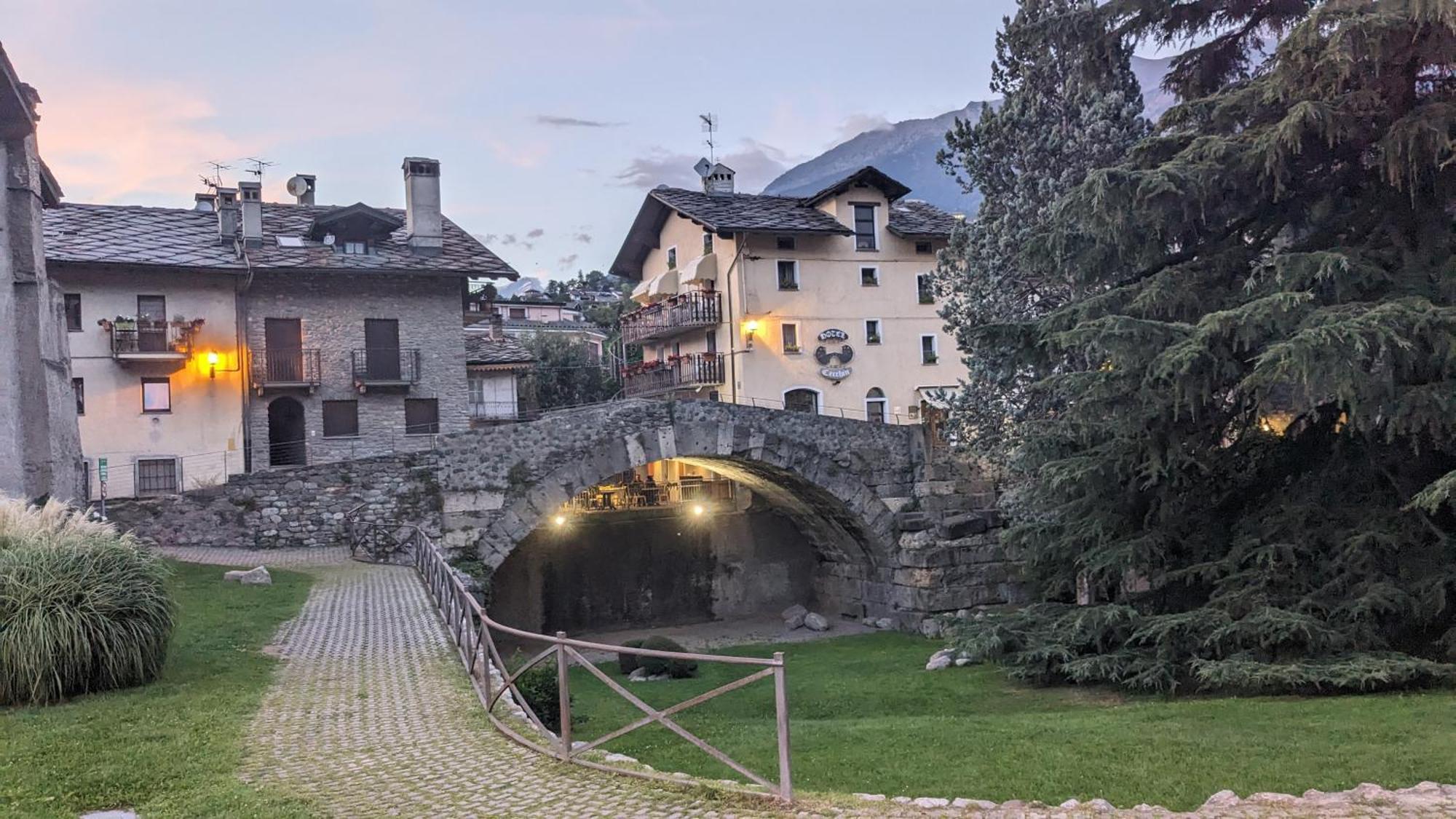 Maison Du Pont Romain Aosta Buitenkant foto